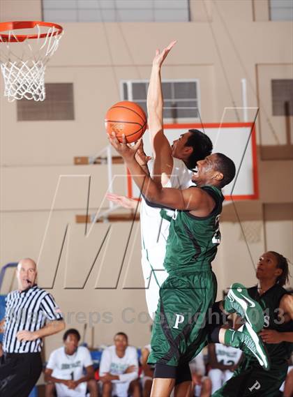 Thumbnail 3 in Perris vs. Green Valley (MaxPreps Holiday Classic) photogallery.