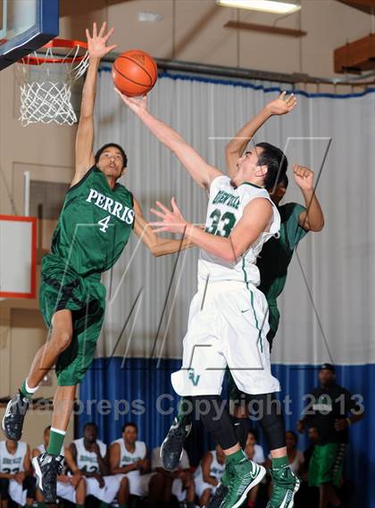 Thumbnail 2 in Perris vs. Green Valley (MaxPreps Holiday Classic) photogallery.