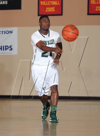 Thumbnail 1 in Perris vs. Green Valley (MaxPreps Holiday Classic) photogallery.