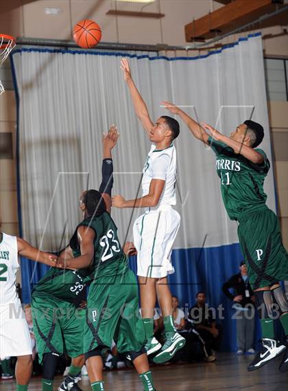 Thumbnail 3 in Perris vs. Green Valley (MaxPreps Holiday Classic) photogallery.