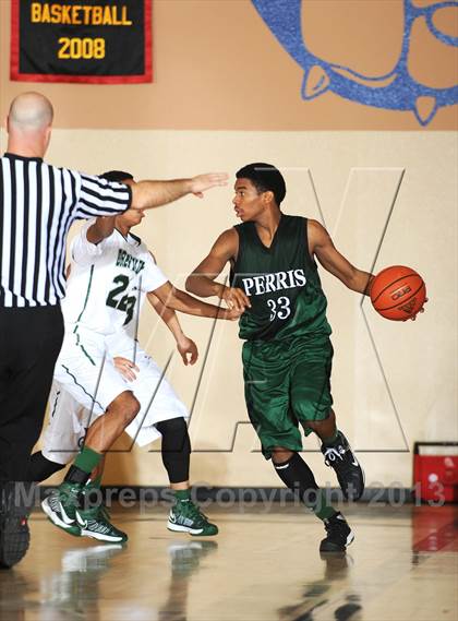 Thumbnail 2 in Perris vs. Green Valley (MaxPreps Holiday Classic) photogallery.