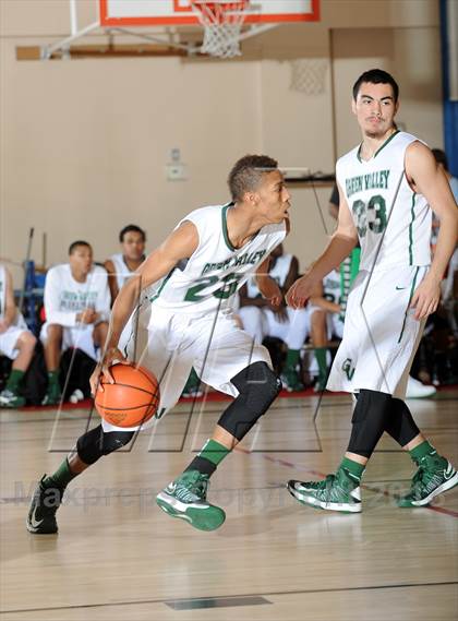 Thumbnail 1 in Perris vs. Green Valley (MaxPreps Holiday Classic) photogallery.