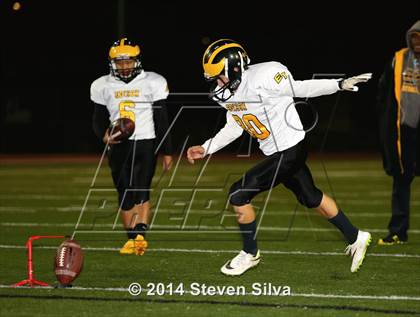Thumbnail 3 in Edison (Fresno) vs. Oceanside (CIF SoCal Regional D1 Final) photogallery.