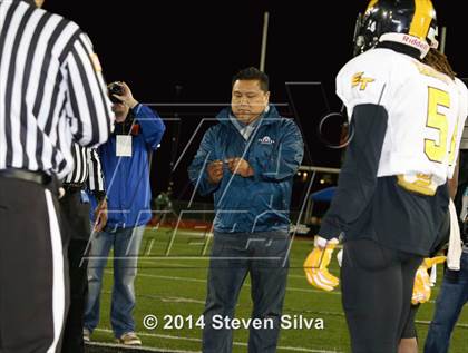 Thumbnail 3 in Edison (Fresno) vs. Oceanside (CIF SoCal Regional D1 Final) photogallery.