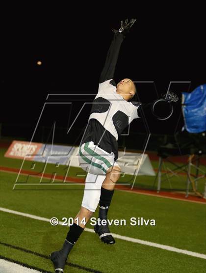 Thumbnail 2 in Edison (Fresno) vs. Oceanside (CIF SoCal Regional D1 Final) photogallery.