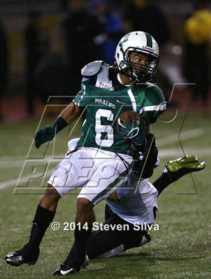 Thumbnail 2 in Edison (Fresno) vs. Oceanside (CIF SoCal Regional D1 Final) photogallery.