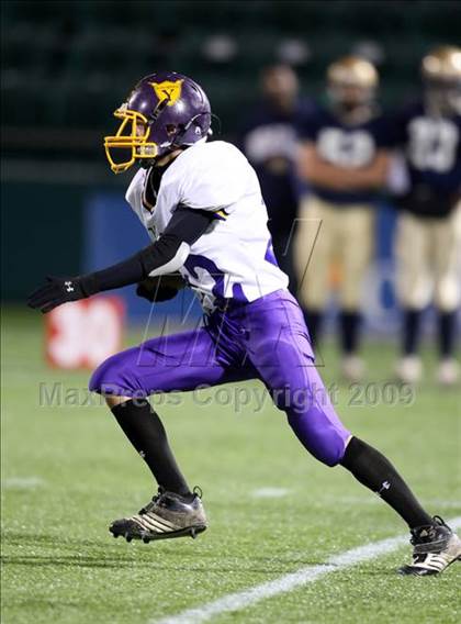 Thumbnail 3 in York vs. Notre Dame (Section 5 Class D Seminfinal) photogallery.