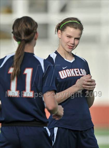 Thumbnail 2 in Wakeland vs Highland Park (Class 4A, Region II quarterfinals) photogallery.