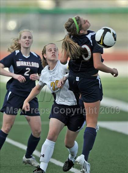 Thumbnail 2 in Wakeland vs Highland Park (Class 4A, Region II quarterfinals) photogallery.