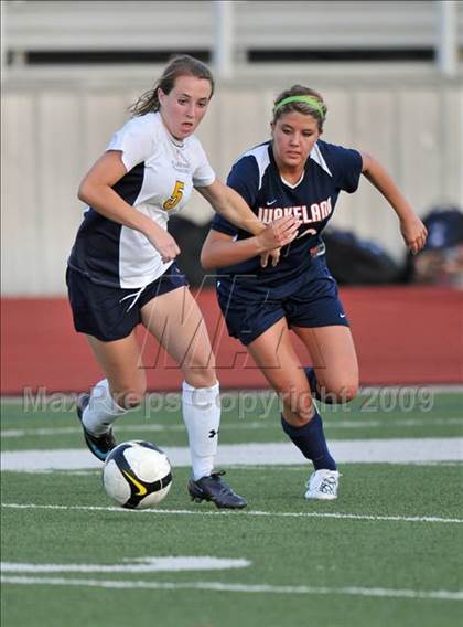 Thumbnail 3 in Wakeland vs Highland Park (Class 4A, Region II quarterfinals) photogallery.
