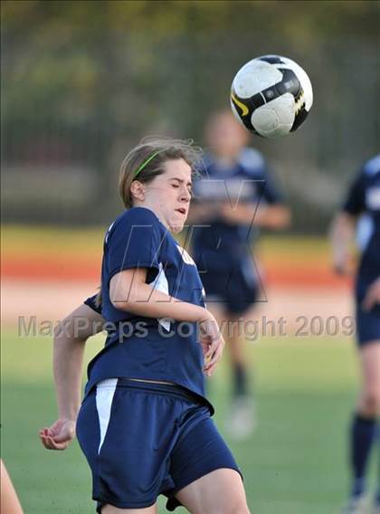 Thumbnail 2 in Wakeland vs Highland Park (Class 4A, Region II quarterfinals) photogallery.