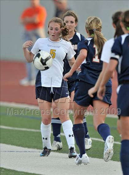 Thumbnail 2 in Wakeland vs Highland Park (Class 4A, Region II quarterfinals) photogallery.
