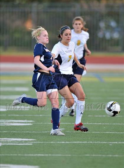 Thumbnail 2 in Wakeland vs Highland Park (Class 4A, Region II quarterfinals) photogallery.