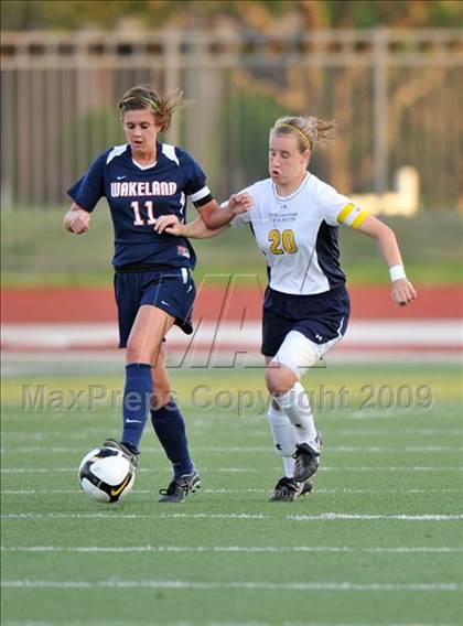 Thumbnail 3 in Wakeland vs Highland Park (Class 4A, Region II quarterfinals) photogallery.