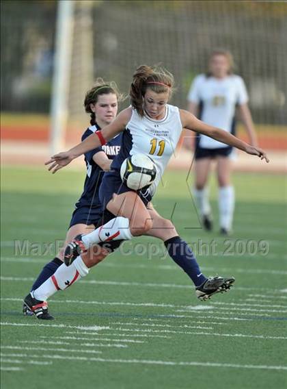 Thumbnail 2 in Wakeland vs Highland Park (Class 4A, Region II quarterfinals) photogallery.