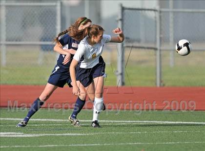 Thumbnail 1 in Wakeland vs Highland Park (Class 4A, Region II quarterfinals) photogallery.