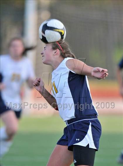 Thumbnail 1 in Wakeland vs Highland Park (Class 4A, Region II quarterfinals) photogallery.