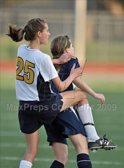 Thumbnail 1 in Wakeland vs Highland Park (Class 4A, Region II quarterfinals) photogallery.