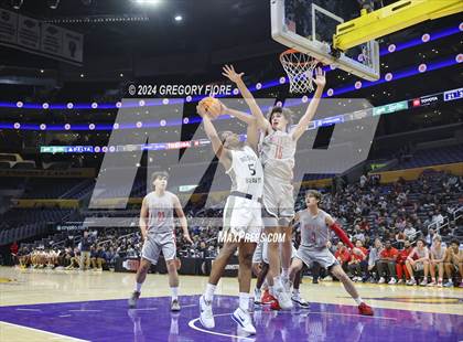 Thumbnail 2 in Mater Dei vs. St. John Bosco (2024 Coastal Catholic Classic) photogallery.