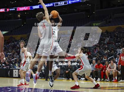 Thumbnail 2 in Mater Dei vs. St. John Bosco (2024 Coastal Catholic Classic) photogallery.