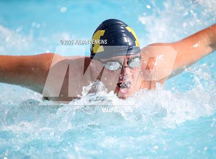 Thumbnail 1 in Maverick Relays- Quint Meet photogallery.