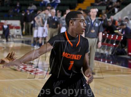 Thumbnail 2 in McKinley vs. Burke Catholic (NYSPHSAA Class A Final) photogallery.