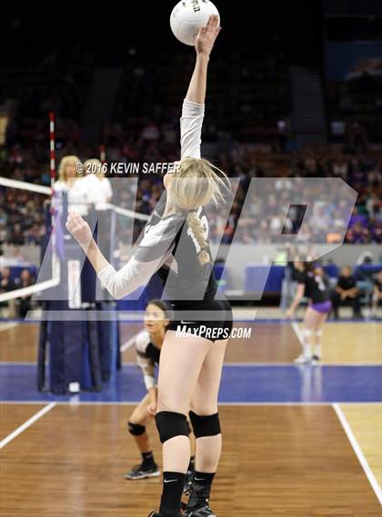 Thumbnail 2 in Flagler vs. La Veta  (CHSAA 1A Pool Play) photogallery.