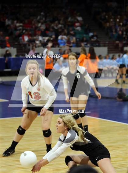 Thumbnail 2 in Flagler vs. La Veta  (CHSAA 1A Pool Play) photogallery.