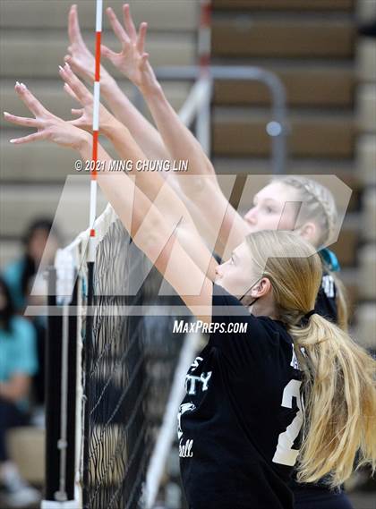 Thumbnail 3 in Laguna Beach @ Aliso Niguel (CIF SS D2 Quarterfinal) photogallery.