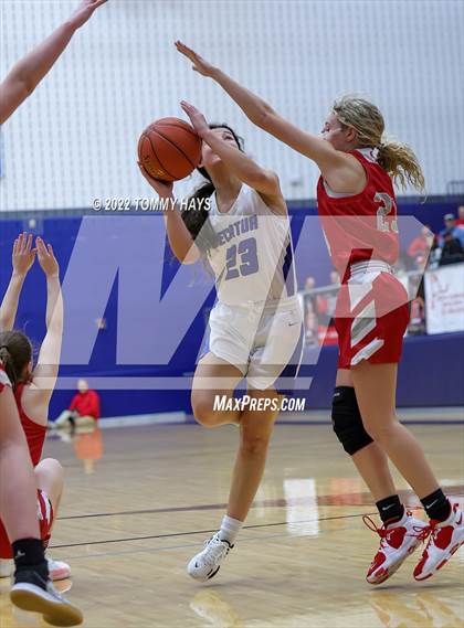 Thumbnail 3 in Glen Rose vs. Decatur (UIL Basketball 4A Area Playoff) photogallery.