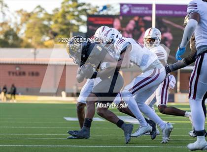 Thumbnail 1 in Jefferson @ Malakoff (UIL 3A DI Regional Playoff) photogallery.