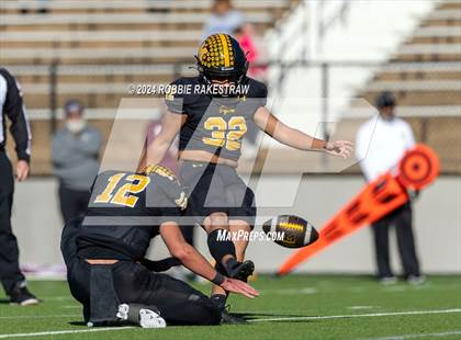 Thumbnail 2 in Jefferson @ Malakoff (UIL 3A DI Regional Playoff) photogallery.