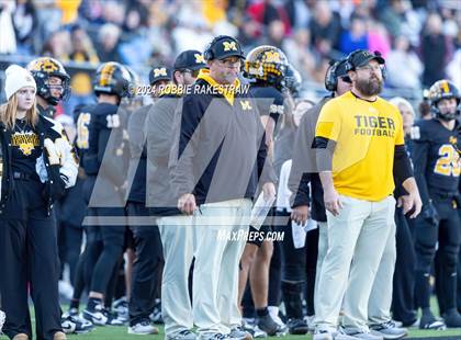 Thumbnail 2 in Jefferson @ Malakoff (UIL 3A DI Regional Playoff) photogallery.