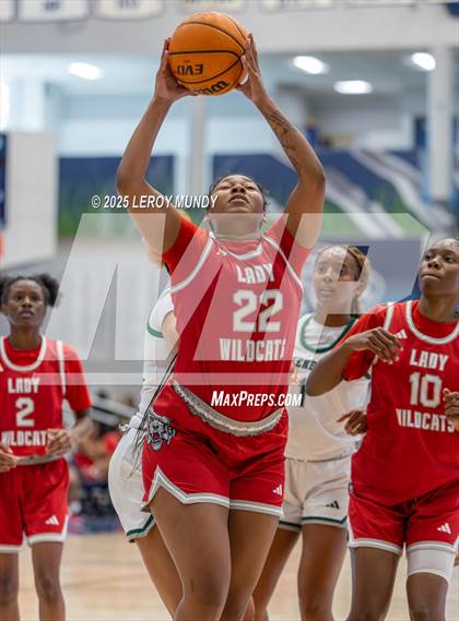 Thumbnail 3 in Greenbrier vs. Laney photogallery.