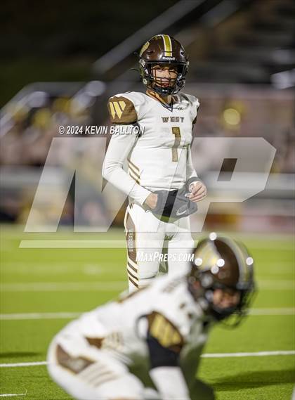 Thumbnail 2 in West vs. Oak Park (CIF SS DIVISION 7 Round 2 ) photogallery.