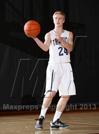 Thumbnail 2 in Trabuco Hills vs. La Serna (Charlie Wilkins Memorial Tournament) photogallery.