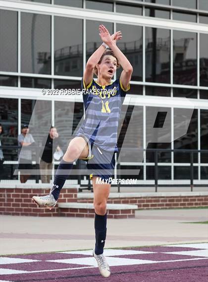 Thumbnail 2 in Longview vs. Highland Park (UIL 5A Region II Quarterfinals) photogallery.