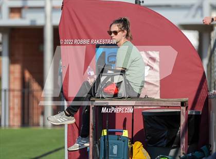 Thumbnail 2 in Longview vs. Highland Park (UIL 5A Region II Quarterfinals) photogallery.