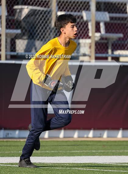 Thumbnail 2 in Longview vs. Highland Park (UIL 5A Region II Quarterfinals) photogallery.