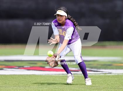 Thumbnail 2 in Midland vs. Southlake Carroll (UIL 6A Area Playoff) photogallery.