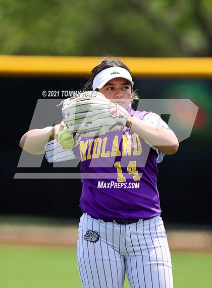 Thumbnail 2 in Midland vs. Southlake Carroll (UIL 6A Area Playoff) photogallery.