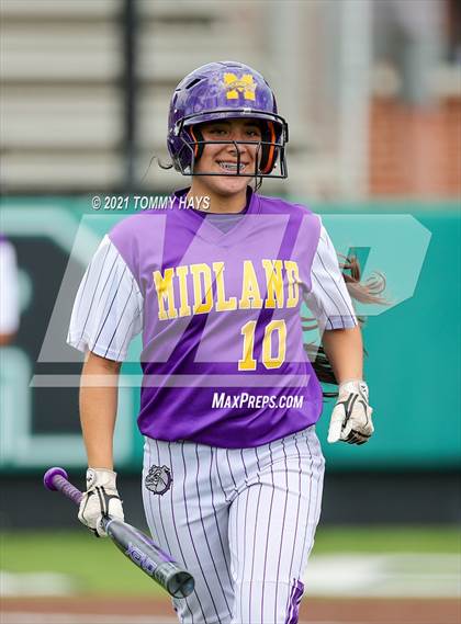 Thumbnail 2 in Midland vs. Southlake Carroll (UIL 6A Area Playoff) photogallery.