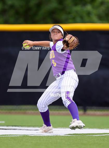 Thumbnail 2 in Midland vs. Southlake Carroll (UIL 6A Area Playoff) photogallery.