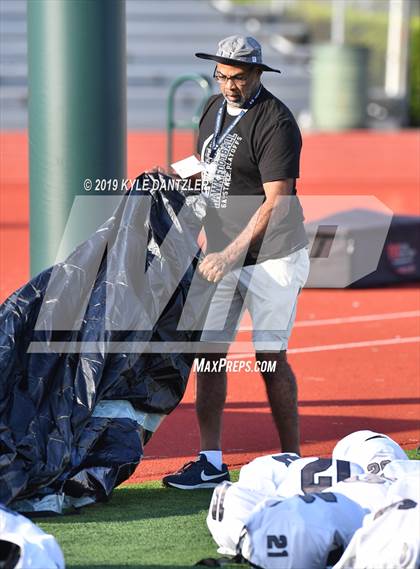 Thumbnail 3 in Texas vs. Hendrickson photogallery.