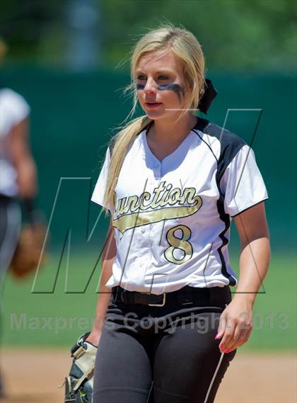 Thumbnail 2 in Junction vs. Three Rivers (Region IV Area Playoffs) photogallery.