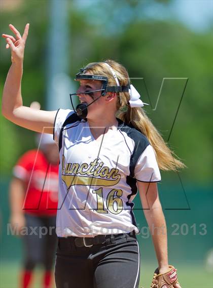 Thumbnail 2 in Junction vs. Three Rivers (Region IV Area Playoffs) photogallery.