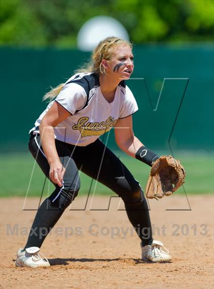 Thumbnail 2 in Junction vs. Three Rivers (Region IV Area Playoffs) photogallery.