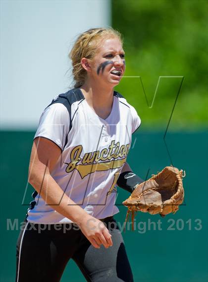 Thumbnail 3 in Junction vs. Three Rivers (Region IV Area Playoffs) photogallery.