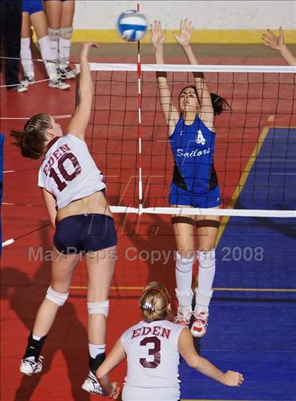Thumbnail 1 in Eden vs. Hudson (NYSPHSAA Class B Final) photogallery.