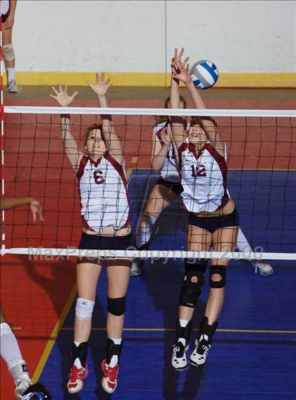 Thumbnail 2 in Eden vs. Hudson (NYSPHSAA Class B Final) photogallery.